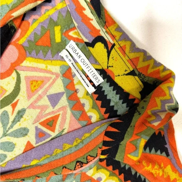 Urban Outfitters Multicolor Patterned Button Down Crop Shirt Size XS - Picture 6 of 7